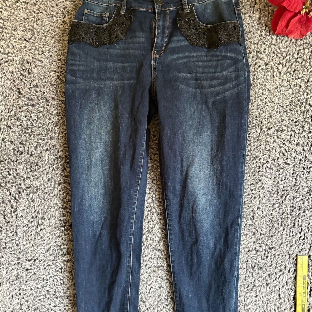 Chico's Women's Ankle Jeans Size 1 Black Embroidered Pockets Relaxed Fit
